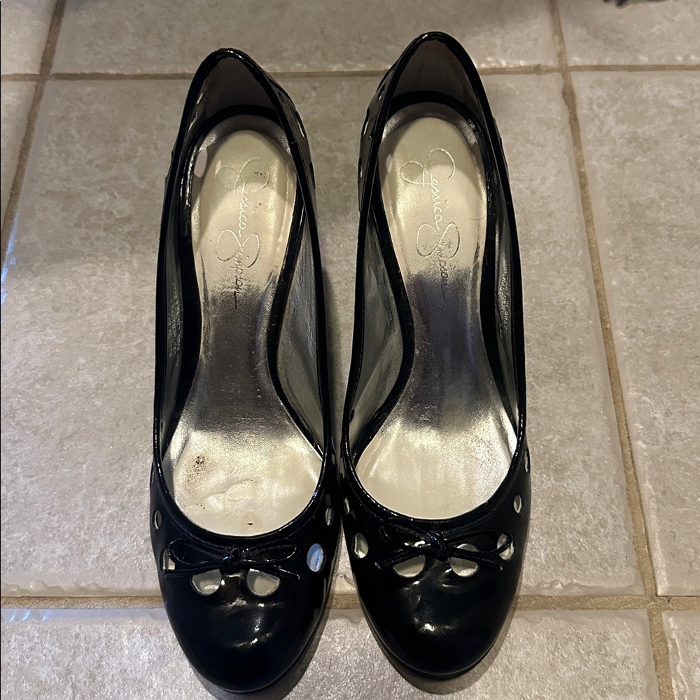 SALE! Jessica Simpson Patent Cutout Pumps - Picture 2 of 9
